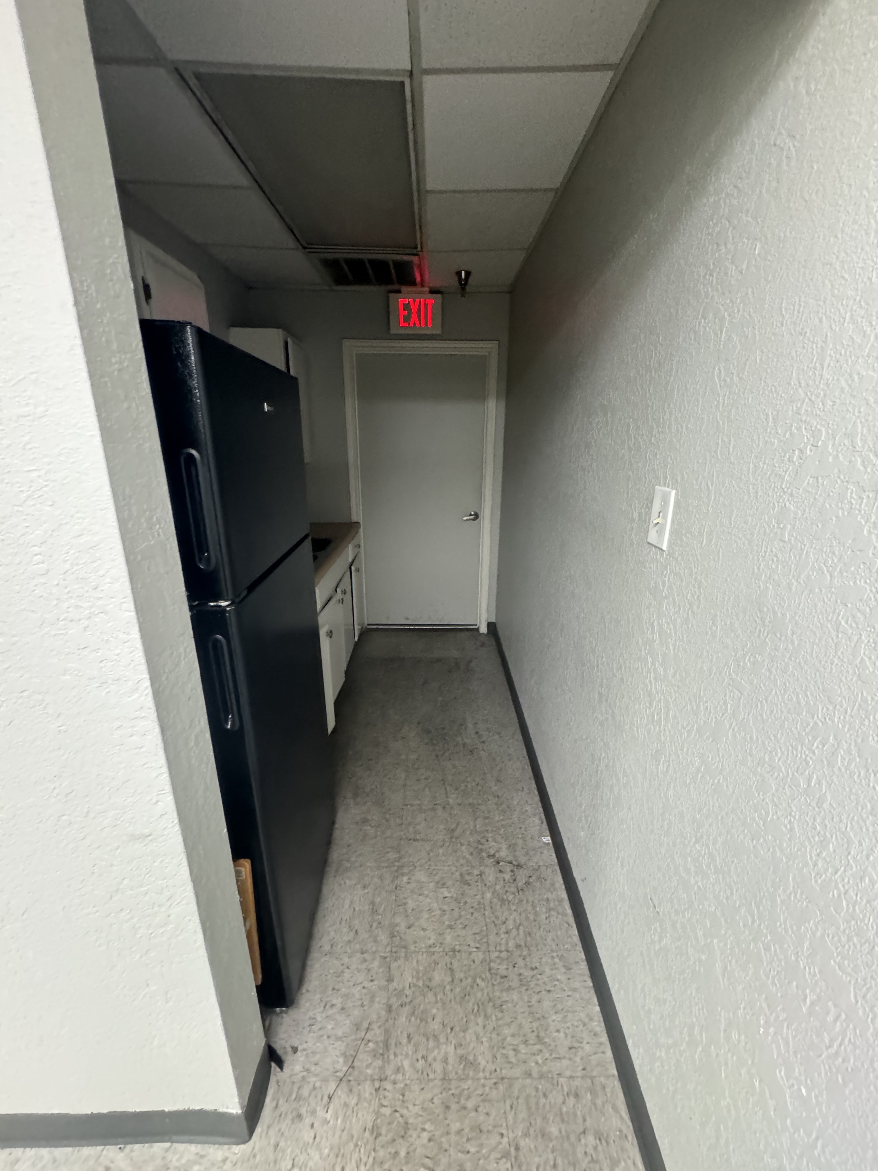 WAREHOUSE FOR LEASE: 10709 Tube Dr #110 Hurst, TX